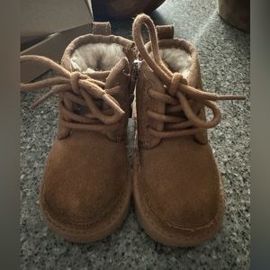 Toddler boy Neumal Uggs